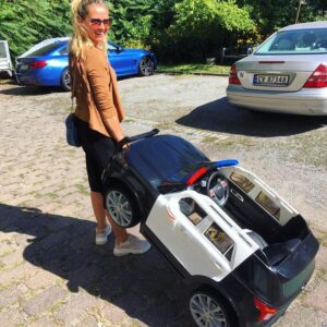 Jessica Boehrs Instagram - Towing service. 😬

#towing #police #car #summertime #minime #strong #mama