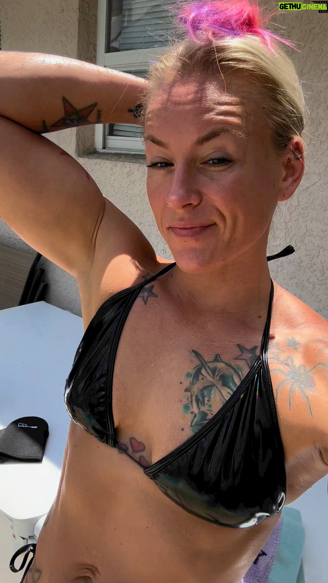 Jessica Borga - 337 Likes - Enjoying the sunshine and haters š #keephatin #whileilivemybestlife