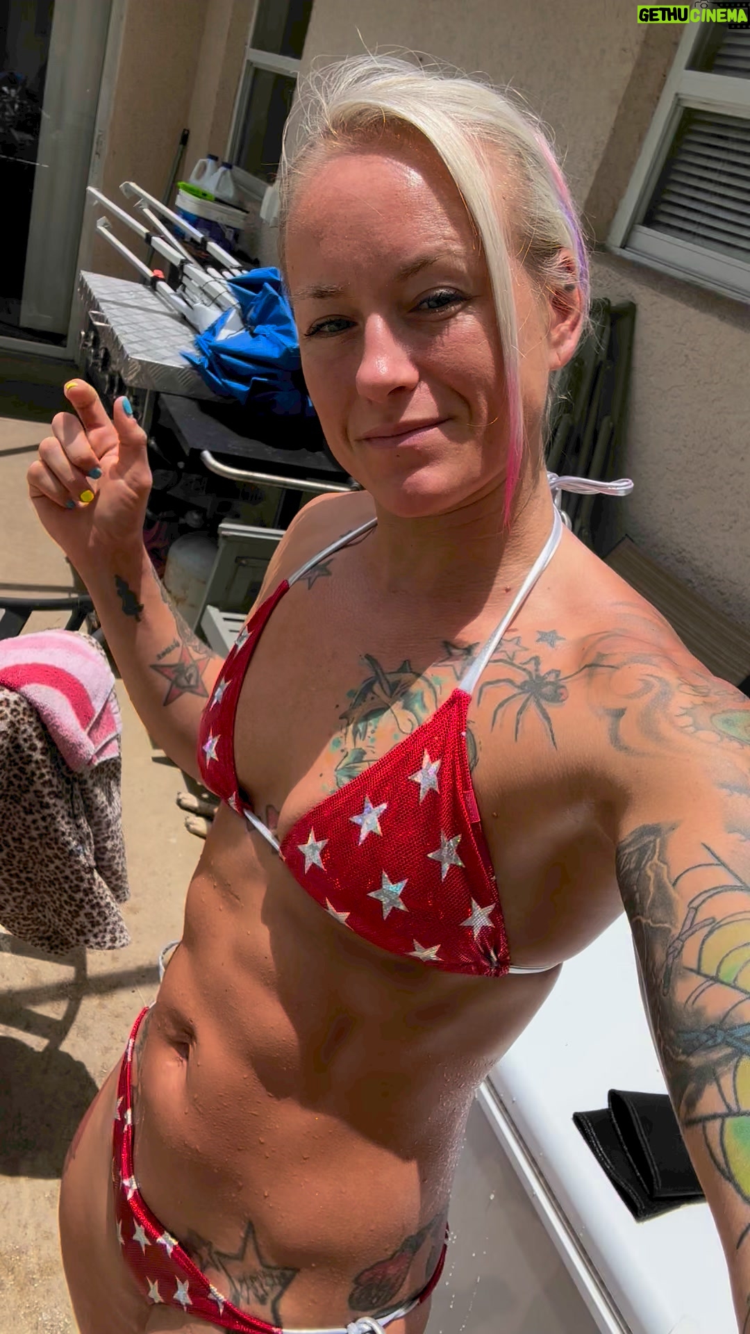 Jessica Borga - 360 Likes - Gettin it in while I can! #florida #bipolarweather