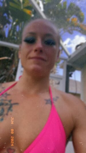 Jessica Borga Instagram - Cold plunge time #proathlete #recovery