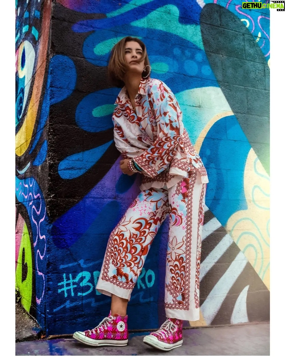 Jessica Clark - 838 Likes - The wall needed some support.
📸 @migueltakespix