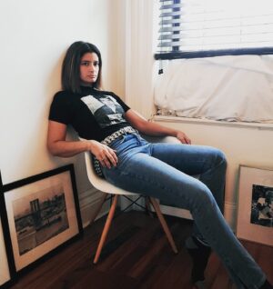 Jessica Clark Instagram - Good to see you BK. Stay safe everyone. I'm vaccinated, boostered 3 days ago, double masking etc. Omarion does not play.

#blackandwhite #brooklyn #photooftheday #bluejeans #omarion