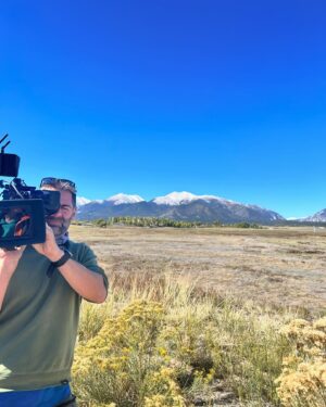 Jessica Fostekew Instagram - If you like watching me so scared I lose my mind and also just two bisexual women being an amazing team and also loads of funny things get said in a mind blowing beautiful part of the world tune into @dave_tvchannel tonight at 8pm

Me and @destheray drive all over Colorado’s Rocky 🏔️ 🏔️ (not a euphemism) on #WorldsMostDangerousRoads