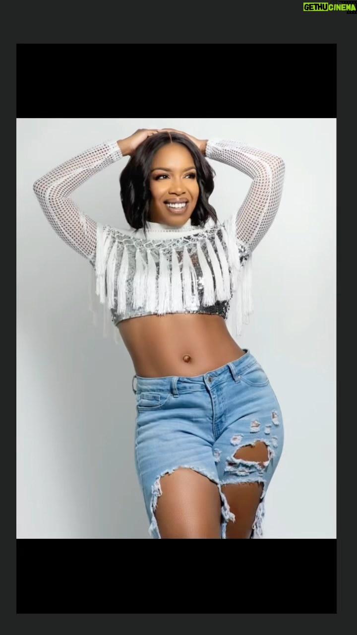 Jessica Frances Dukes - 1K Likes - ITS THE #HEALTHYLIFESTYLE FOR ME! Happy #SelfCareSunday !! Check out my interview with @officialwondermind talking #MentalHealth & #Fitness & #Ozark (link in bio) #SelfCare #MentalFitness #Fitchick #Womenwhotrain #StrongWomen #TakeCareOfYou #Healthylife #Lifestylechange
#JessicaFrancesDukes