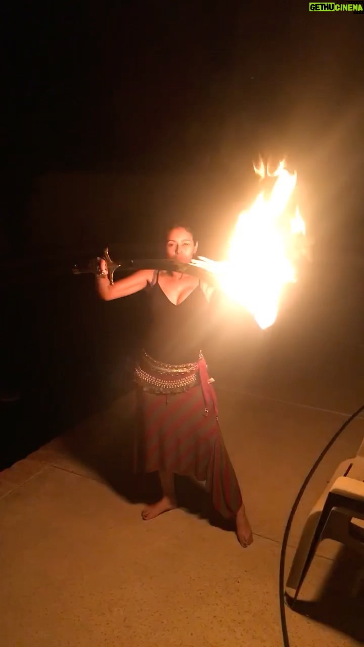 Jessica Franco - 3 Likes - 5 years ago today 🔥 I miss setting my sword on fire!!!
You can see how the fire crawls down the blade ✨