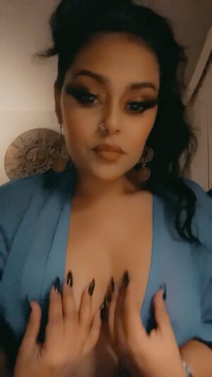 Jessica Franco Instagram - Did some shit today… 💙✨
• 
Earrings by yours truly @goddess_jesska2.0 
MUA/Hair @elithemakeupguy @elithecosmoguy @elithefungi