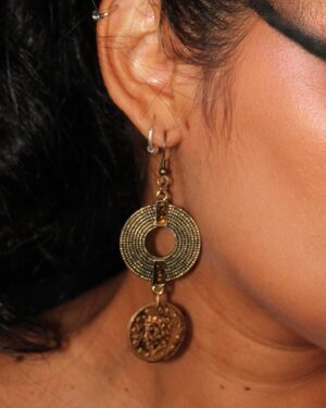Jessica Franco Instagram - Gold coin earrings. Only a couple left. Grab them now 😍
•
Photog/MUA/Hair  @elithefungi @elithemakeupguy @elithecosmoguy 
Model/design @goddess_jesska @goddess_jesska2.0 
Assistant @chompystraws 
•