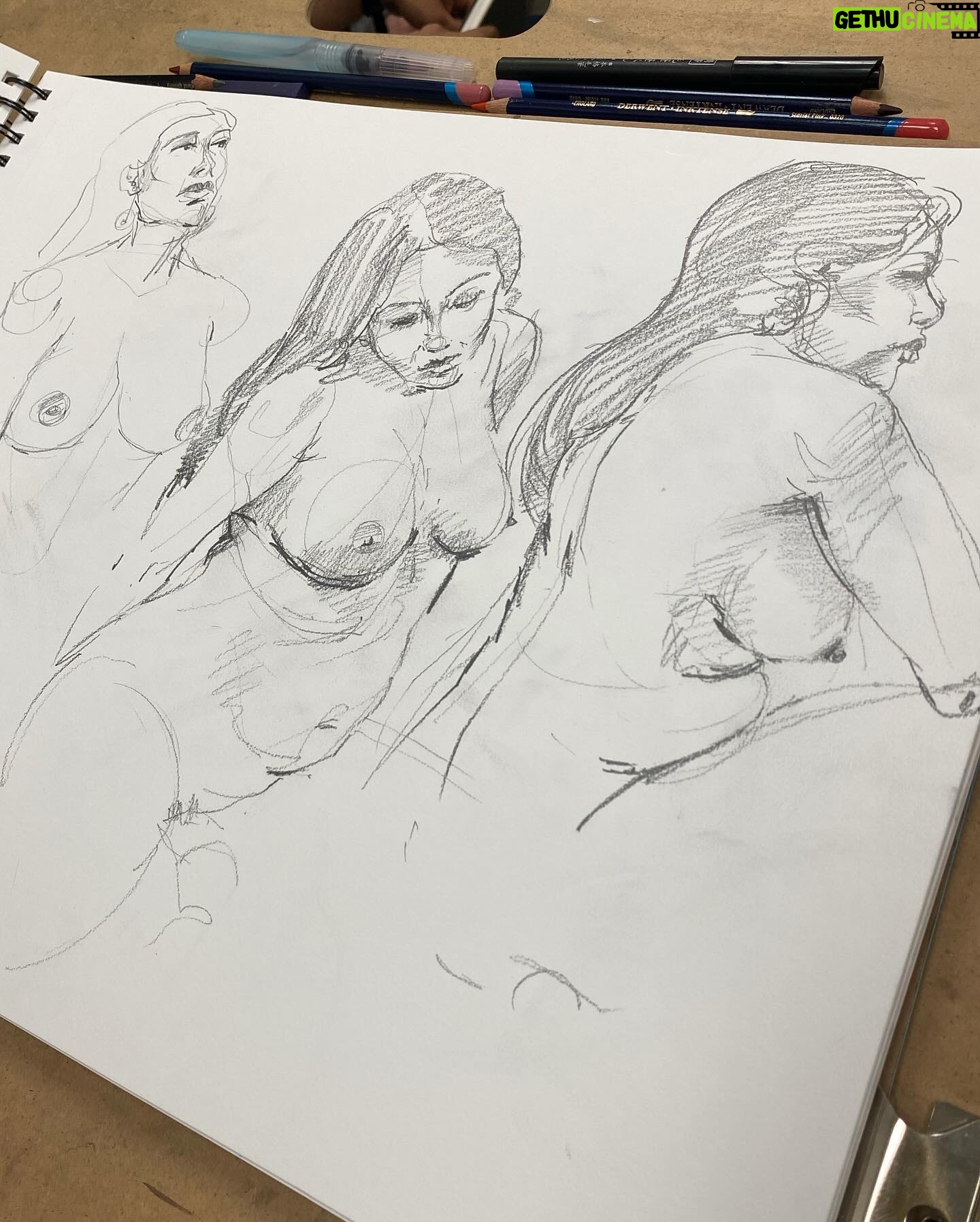 Jessica Franco - 662 Likes - Swipe through 🫶🏽 Today is figure drawing class. So I thought I’d my nice to share what I do during the week. Here is some figure drawings from my session at studio @caffeine_heroes by artist @art_of_carlos 😍 Sadly I can’t really share drawings that are taking at the College. So this is from my studio work. Hope you enjoy them.
And yes, in the second photo I am sleeping 🥰
