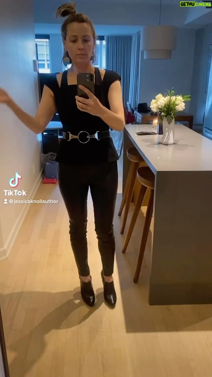 Jessica Knoll - 2.3K Likes - An Easter egg for you š