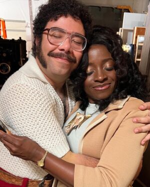 Jessica Lowe Instagram - The second season of Minx premieres next Friday, July 21st on @starz!!! ⭐️🌟✨

I stand in solidarity with @sagaftra and @wga and hope a fair agreement is reached as quickly as possible. 

SAG strikes at midnight tonight, so this will be the last post I can make promoting this sexy, delicious, hilarious and smart show. I love this cast and crew dearly and *hope* you get to see the magic we created. 

So…you’re signing up for @starz this weekend (if you haven’t already), ya? Promise? Good. 

Post a ⭐️ in the comments if you’re excited!! 
.
#season2 #minx #minxstarz #barbie #oppenheimer #july21 #comingsoon #sagaftra #sagstrike #✌️ #✊