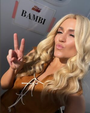 Jessica Lowe Instagram - I love my new daddy 🌟🍆💦
.
Extremely excited to announce the first two seasons of Minx will be streaming on @starz!! #comingsoon #minx #minxonstarz #🍆