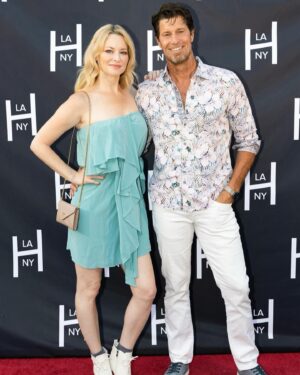 Jessica Morris Instagram - The story behind these pics: My husband kindly suggested that I wear a different dress. I’m very hard headed so I stuck by my decision to wear this silk dress with layers that looks super frumpy in pics. Moral of the story & lessons learned: Wear clothes that accentuate my waist better & listen to my husband more😁❤️😅