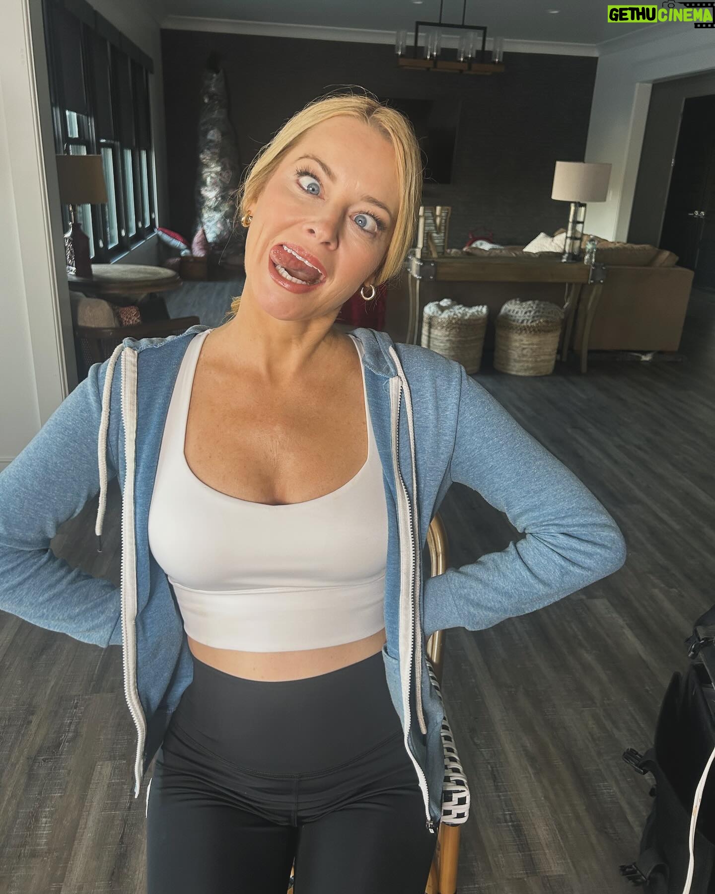 Jessica Morris - 0.9K Likes - How the rain in L.A. is making me feel🤪🌧️#raininla