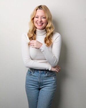 Jessica Morris Instagram - Looking forward to the new year and all of the possibilities it has in store! Going into 2024 with an open heart, loads of gratitude & a sense of adventure😃✨❤️💪🏻📸: @timschaefferphoto Hair: @hairbycodyrenegar