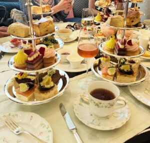 Jessica Morris Instagram - Such an amazing tea party ladies! 😃💖☕️🌸