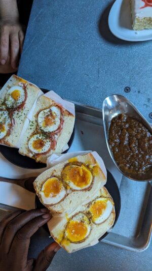 Jessica Prudencio Instagram - Je mangerais ce sandwich tous les jours de ma vie 😭🤤

Aimes-tu les sandwichs aux œufs? 🍳
