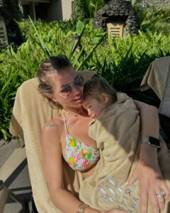 Actress Jessica Thivenin HD Instagram Photos and Wallpapers May 2024