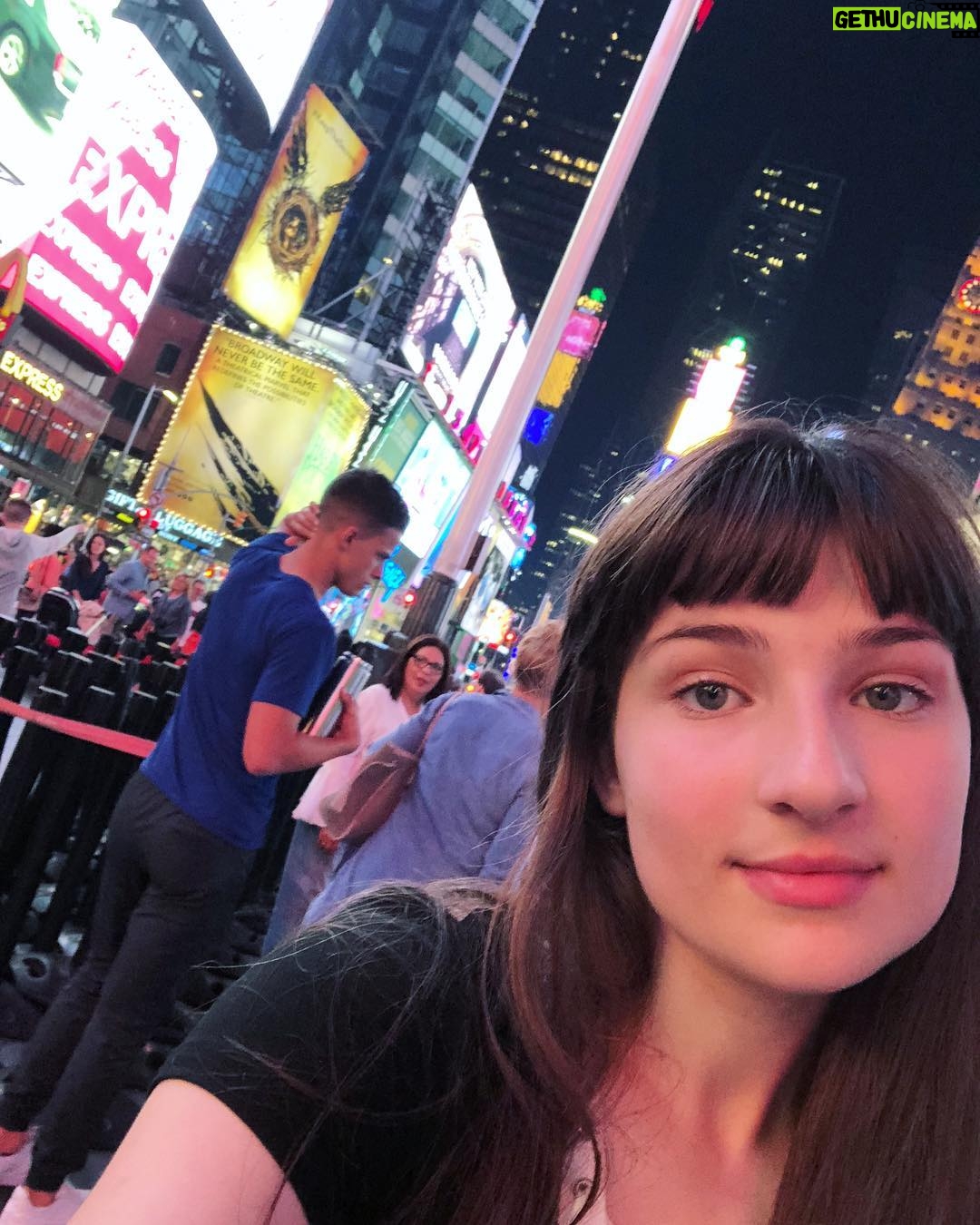 Jessie Franks - 0.9K Likes - City lights š