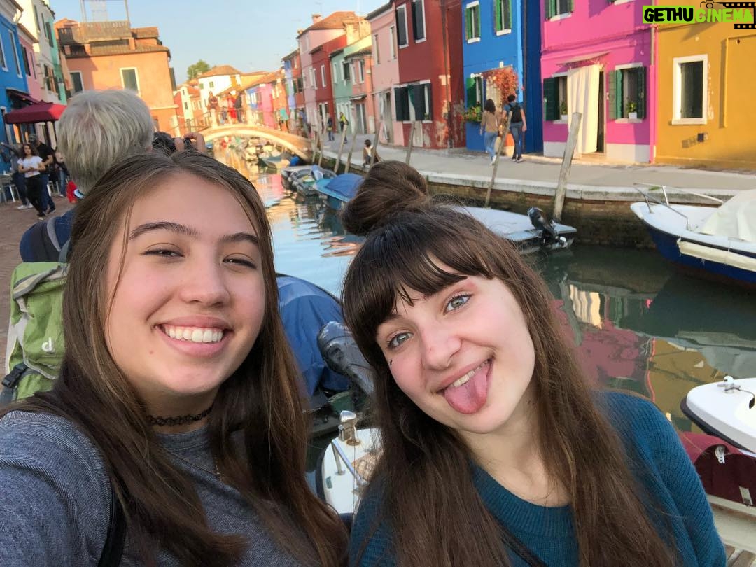 Jessie Franks - 1.3K Likes - Whatās your favorite color? ā¬ļøā¬ļøā¬ļø
ā¢
ā¢
ā¢
ā¢
ā¢
#travel #friends #teenactors #actor #singer #colors #teensinger #famous #bff #veniceitaly