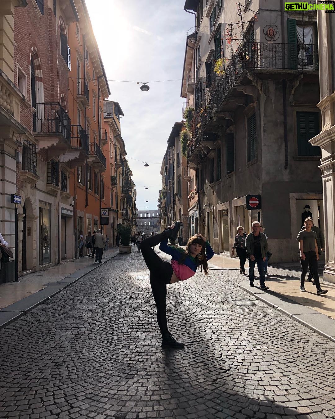 Jessie Franks - 1.6K Likes - Traveling Italy with my best friend was the best holiday gift I couldāve asked for š Where do you want to travel?
ā¢
ā¢
ā¢
ā¢
#travel #italy #teentravel #actor #singer #traveltheworld #italian #verona #holidays