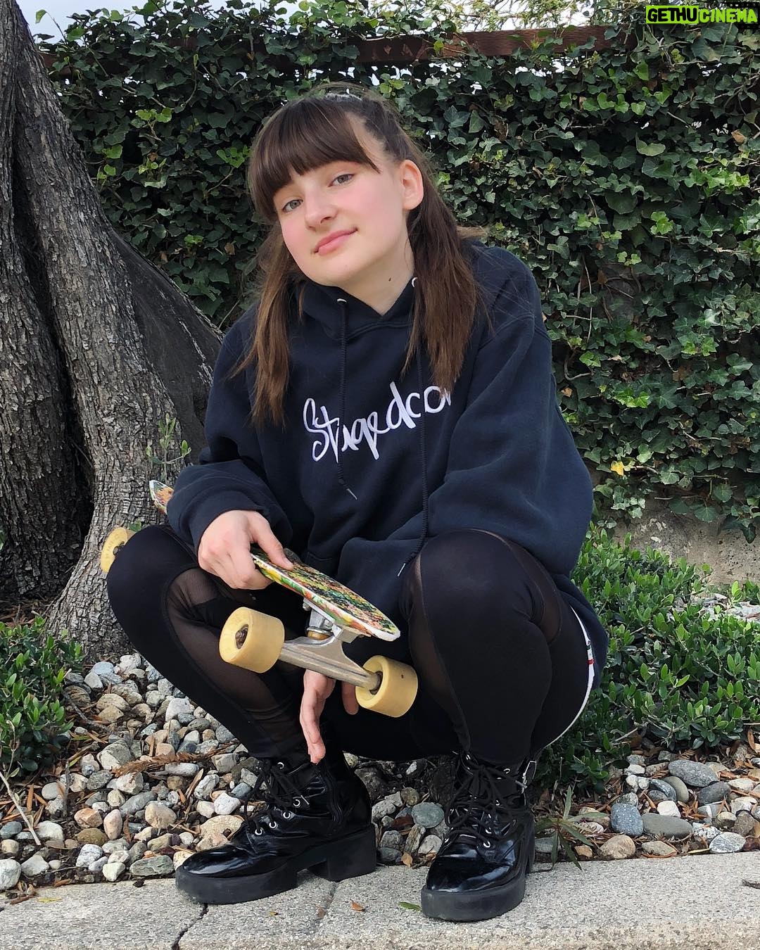 Jessie Franks - 1.6K Likes - Ironically enough, I don't know how to skateboard that well... Do you skate?