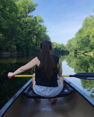 Jessie Franks Instagram - I went canoeing in NY, felt like Pocahontas! 🌿🍃 #justaroundtheriverbend