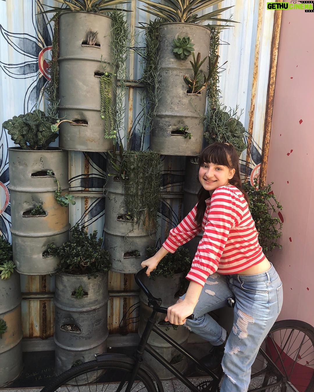 Jessie Franks - 454 Likes - lol the bike doesn't actually move š²
