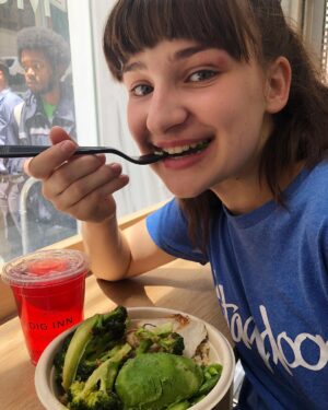 Jessie Franks Instagram - In NYC! First meal is loading up on healthy foods before the sweets begin! @diginn #DIGINN