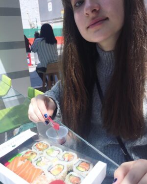 Jessie Franks Instagram - Mmmmmm, sushi!

Do you like sushi, or should the fish stay in the sea?