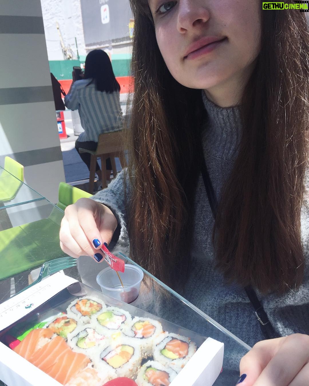 Jessie Franks - 659 Likes - Mmmmmm, sushi!
Do you like sushi, or should the fish stay in the sea?