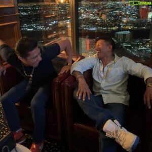 Jessie Vargas Instagram - Always appreciate great people! We go back since 2008 
Siempre debemos de apreciar a nuestras buenas amistades. Tengo el placer de conocer a este amigo desde el 2008 @alacranbercheltoficial 

#Boxing #Boxeo #FightNight #Cool #Repost #Motivation #WorldChampions #Instagram #Instamood #UFC #Fitness #Fashion #Fun #Friends #Summer #Selfie #Follow #LasVegas #Vegas