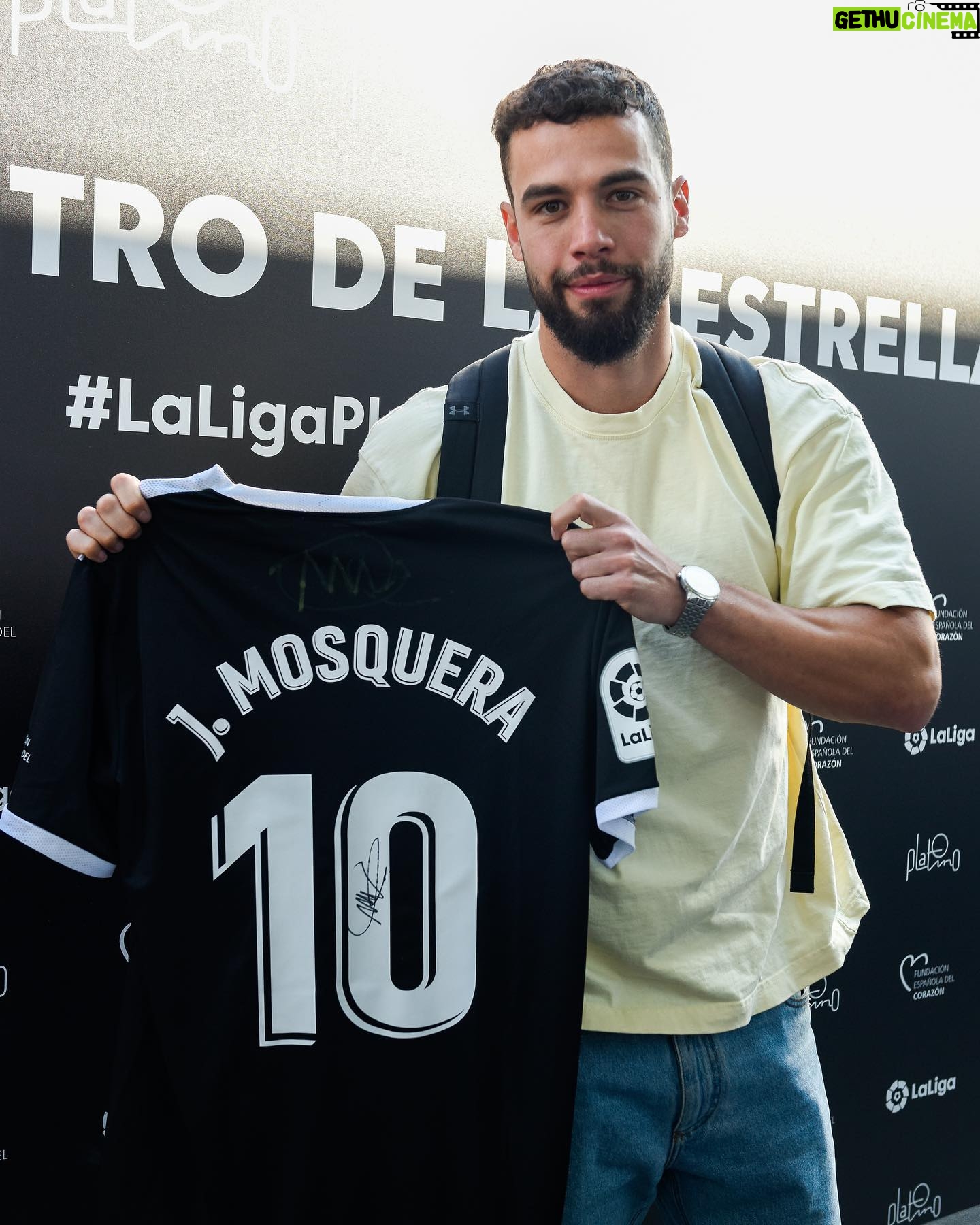 Jesús Mosquera - 35.1K Likes - La semana pasada @premios_platino y @laliga organizaron un partido benéfico para apoyar @cuidarcorazon.
Fue una experiencia maravillosa y que jamás voy a olvidar.
Eternamente agradecido🙏🏼💙