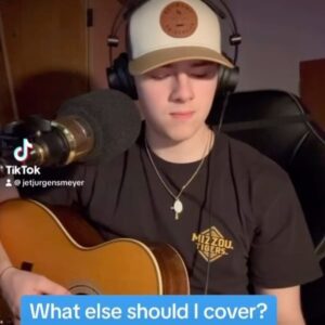 Jet Jurgensmeyer Instagram - “Promises” @maverickcitymusic love this song so much! #worshipmusic #praisegod🙏 #acousticmusic