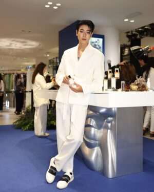 Jet Somjet Saejang Instagram - For everyone, every lifestyle “LAVANDE” 💜 

@kirinatu 
#kirinatuscentedreflection 
#kirinatuhautefragrance
@verasalonstudio
