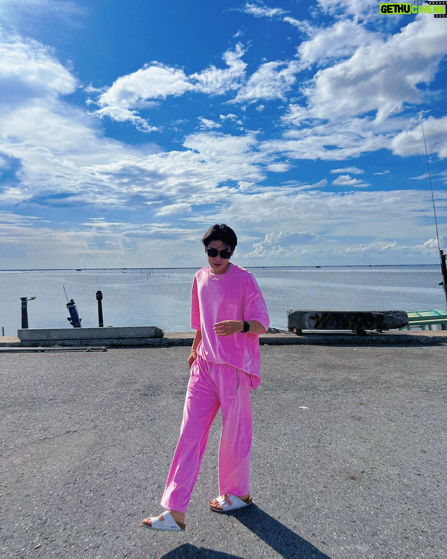 Jet Somjet Saejang - 7.6K Likes - Let's STAY FOR THE NIGHT
@teamwangdesign
#teamwangdesign
#teamwangdesignsparkles
#stayforthenight