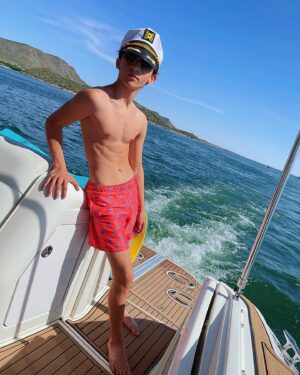 Jett Klyne Instagram - 🛥️ 🌵 

#younghollywood #ayeayecaptain #lakedays