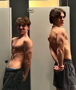 Jett Klyne Instagram - feeling big looking smaller!

#workout #armday #comedy #fitness #youth