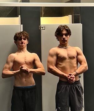Jett Klyne Instagram - feeling big looking smaller!

#workout #armday #comedy #fitness #youth