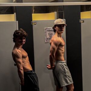 Jett Klyne Instagram - it's been a minute😈

#youngfitness #bodybuilding #workout #cbum