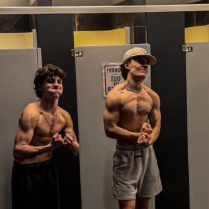 Jett Klyne Instagram - it's been a minute😈

#youngfitness #bodybuilding #workout #cbum