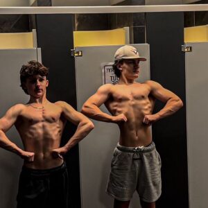 Jett Klyne Instagram - it's been a minute😈

#youngfitness #bodybuilding #workout #cbum