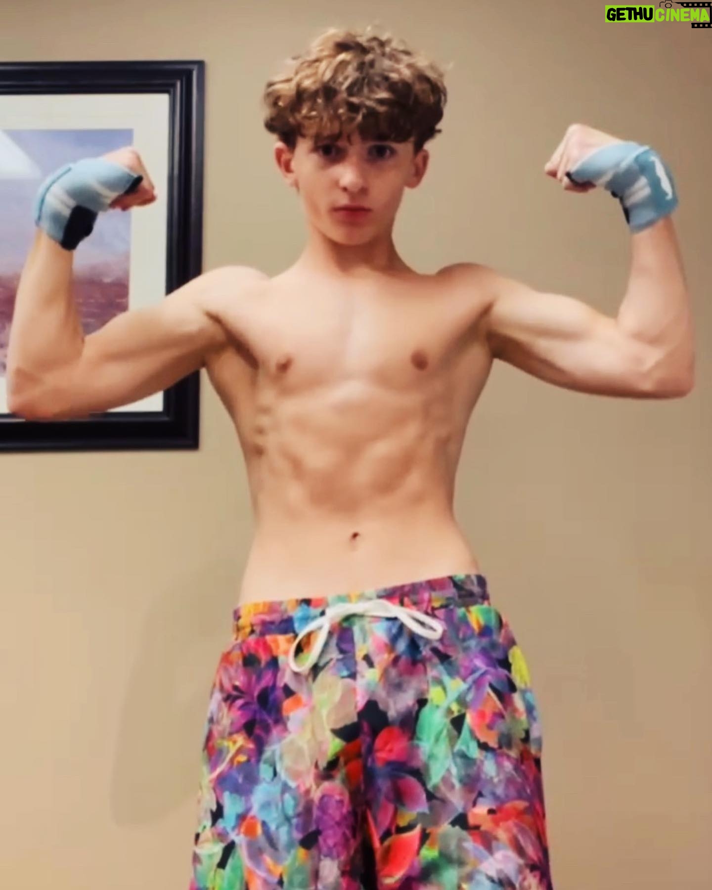 Jett Klyne - 14.7K Likes - every day a little closer, lets gooo
#actor #athlete #workout #icandohardthings #lululemon