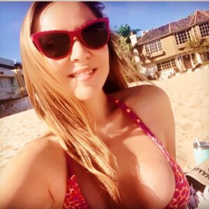 Jewels Jaselle Instagram - “It’s the simple things in life that are the most extraordinary!”#happysunday #beachvibes #feelgood #breathe #selfcare #mood #quotestoliveby