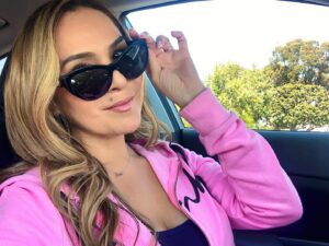 Jewels Jaselle Instagram - Happy Sunday!  it’s gonna be a bright, bright sunshiny day!  #fall #weekend #weekendvibes #topofthemorning #southerncalifornia #OC #greatday #november #lovepink #tiffany #versaceshades