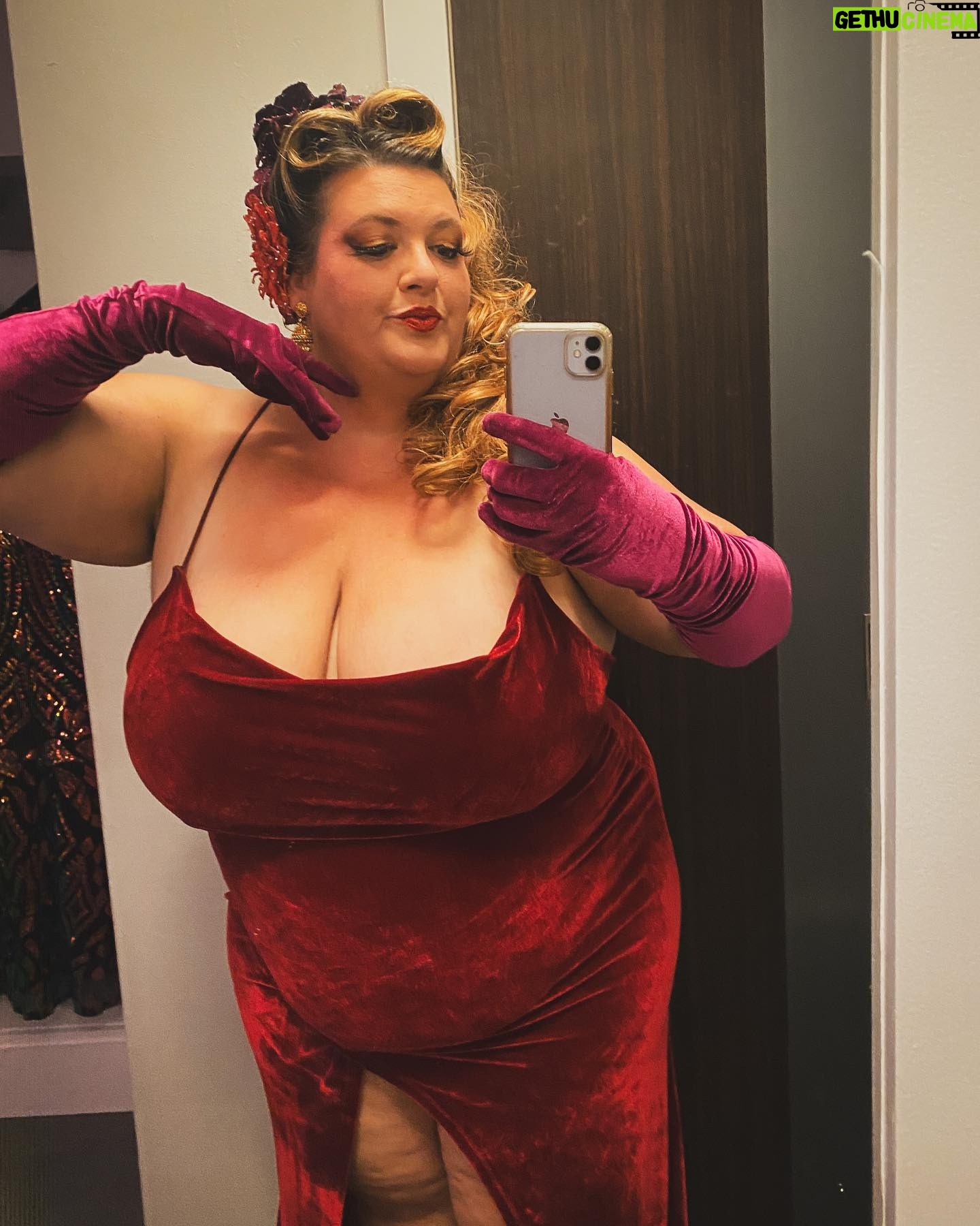 Jezebel Express - 589 Likes - Last night at @newyorkburlesquefestival! Had so much fun. ⨠Lately Iām getting some wild comments about how Iām āsucking inā or misrepresenting my body in photos (in the skin tight clothes I wear?! which I take off onstage anyway? okay š). I thought it was probably time to come clean and expose the āreal meā so please enjoy. š¹