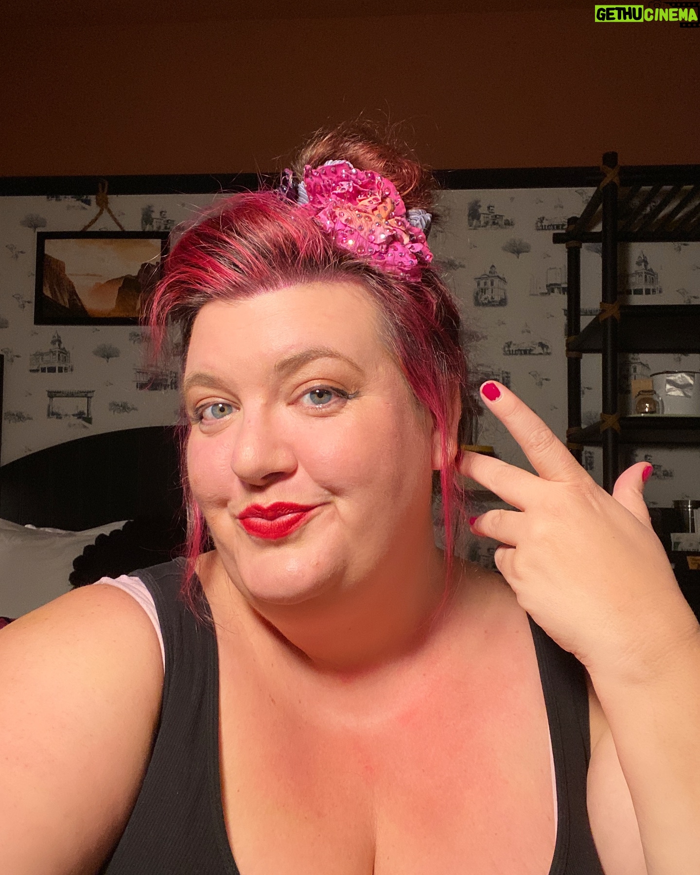 Jezebel Express - 423 Likes - ššŗššļøš©°š·š·š Went in for blonde balayage and suddenly needed pink hair. Who am I to question my gut? Thanks to mccasino_ for the new look! š