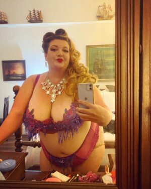 Jezebel Express Instagram - Quick backstage selfie, and a question for y’all!
I’ll be announcing some new Spring burlesque classes this week. 🎉 Is there anything in particular you’d like me to teach? I’m taking notes! 💋 ✏️ 
PS for anyone new:  All my burly-w & confidence classes are taught on Zoom, and they’re recorded so you can take them at home, on your own schedule. Let’s dance! 💃