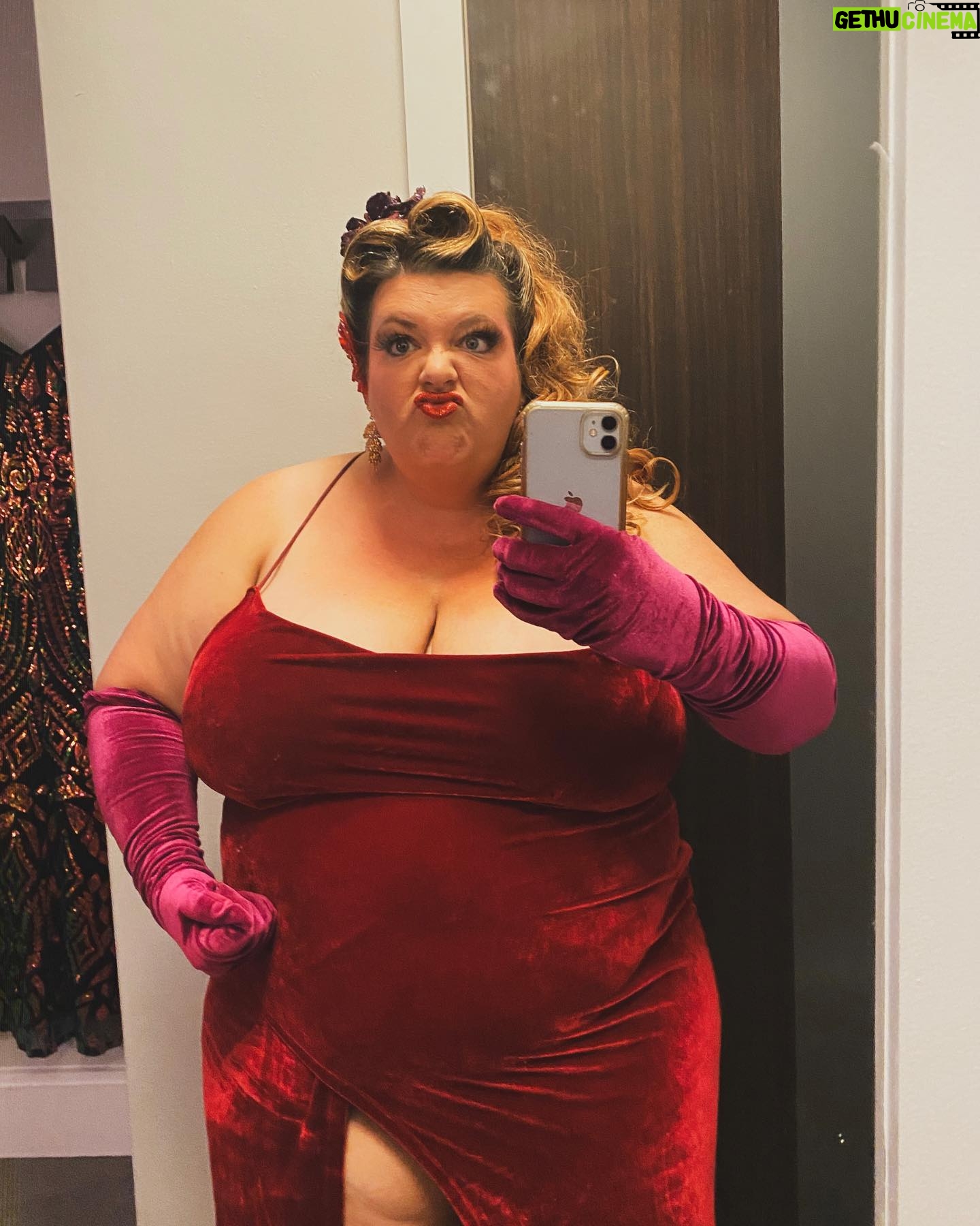 Jezebel Express - 589 Likes - Last night at @newyorkburlesquefestival! Had so much fun. ⨠Lately Iām getting some wild comments about how Iām āsucking inā or misrepresenting my body in photos (in the skin tight clothes I wear?! which I take off onstage anyway? okay š). I thought it was probably time to come clean and expose the āreal meā so please enjoy. š¹