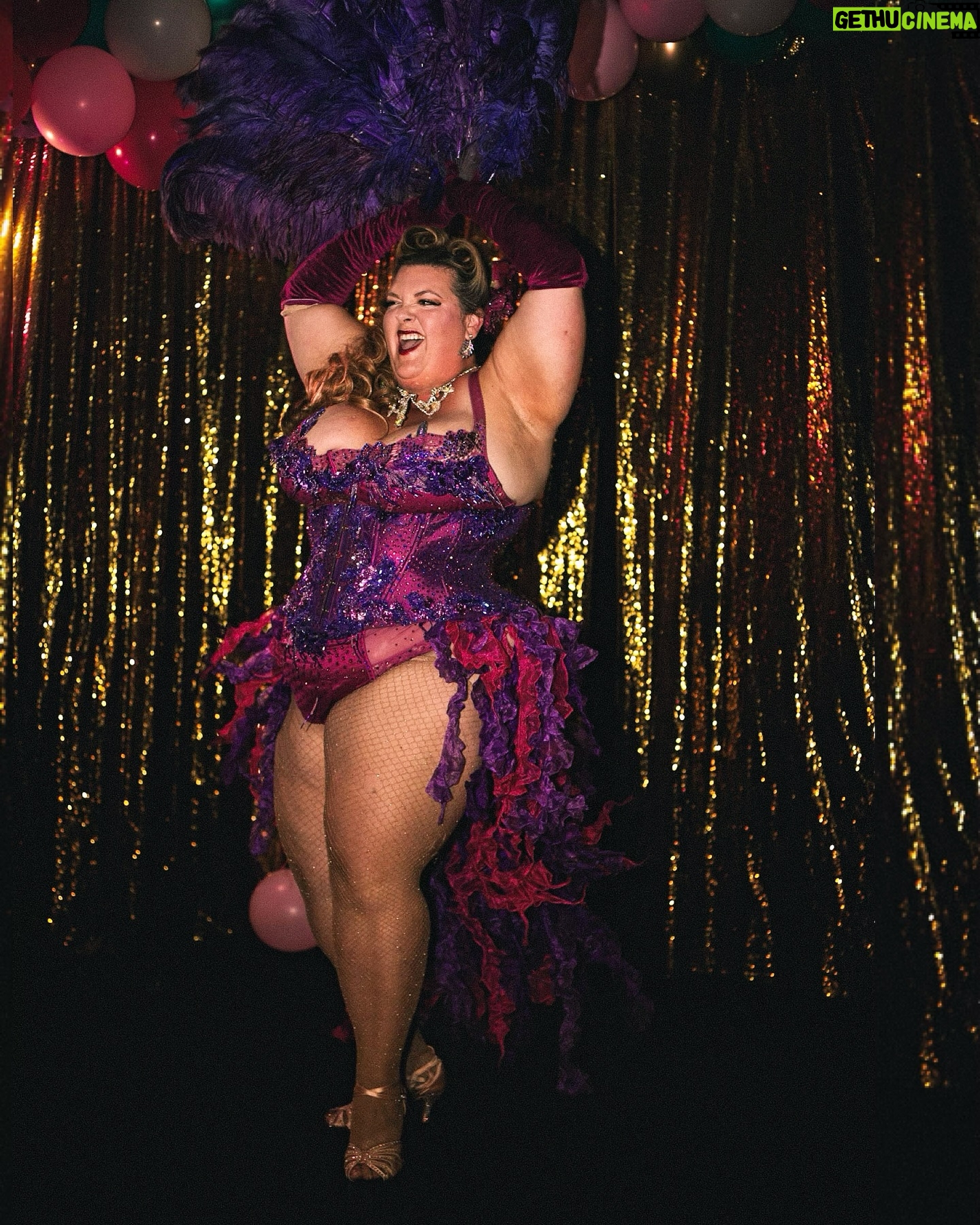 Jezebel Express - 482 Likes - I trust that none of you doubt my commitment to sparkle motion! āØ
šø by @lynzmarie_photo at @grandburlesquepresents š