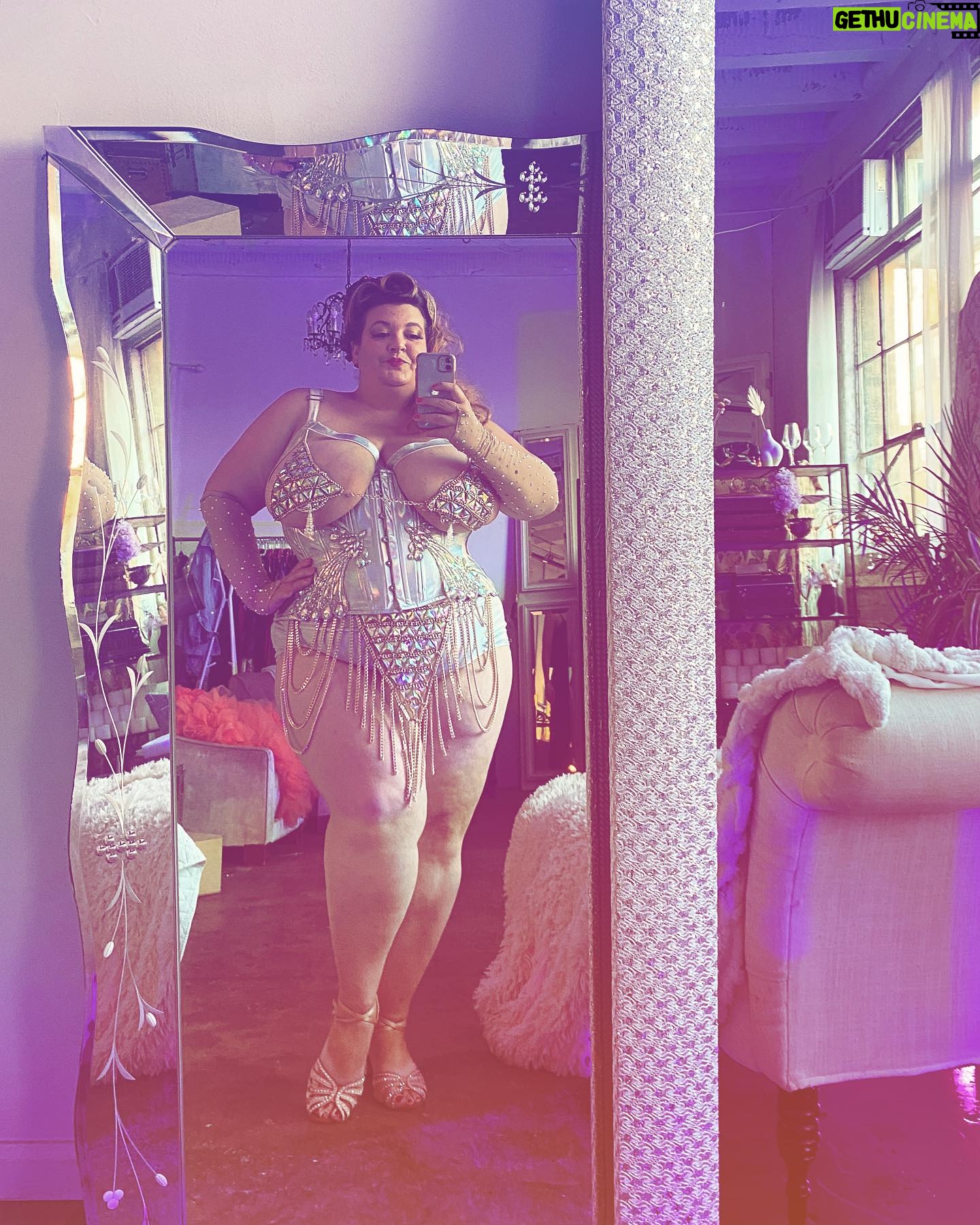 Jezebel Express - 647 Likes - Yāall I cannot āØWAIT⨠for you to see the photos @boudoirbynomi took of me yesterday! We had so much fun shooting & playing with her new lights. š„°